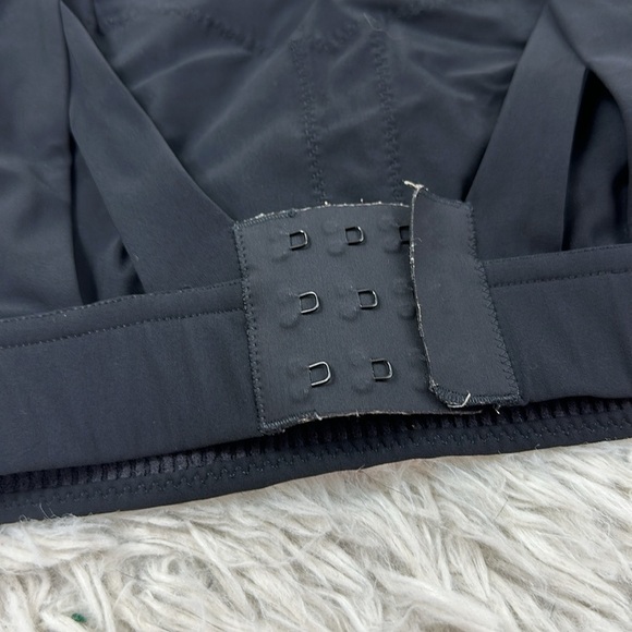 Lululemon Strong Front Bra *Medium Support, B/C Cups Black - Picture 3 of 4